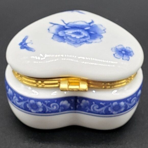 White Porcelain Vintage Cobalt Blue Floral Butterfly Gold Trim Trinket Box - Picture 7 of 12